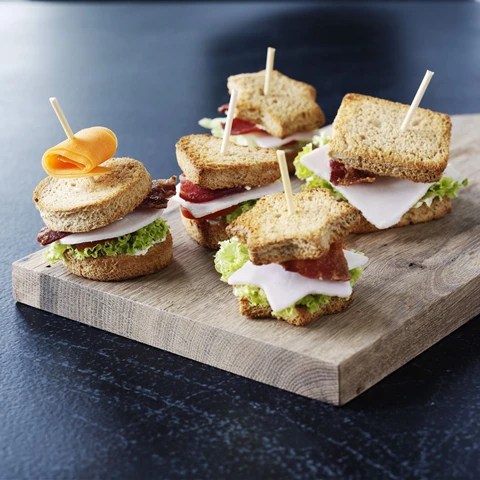 Mini club sandwich – Opskrift på nemme pindemadder | Tulip